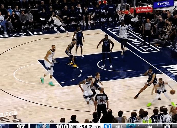 康利妙传 戈贝尔大步轰炸篮筐 康利妙传 戈贝尔大步轰炸篮筐