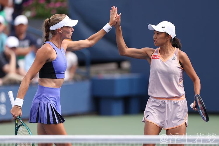 张帅组合挺进WTA500伦敦站女双半决赛